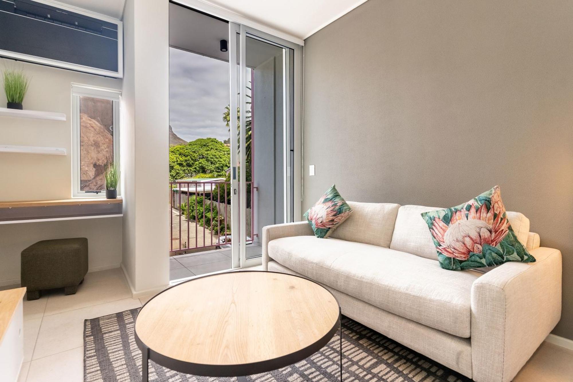 The Rose 204: Studio Apartment With Rooftop Pool ケープタウン エクステリア 写真
